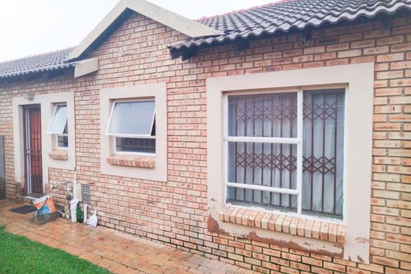 Lovely 2 bedroom house for sale in a secure complex in Olievenhoutbosch ext 36.
The ...