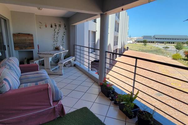 Welcome to this charming 2-bedroom apartment, perfectly located in the serene seaside village of Melkbosstrand. Just a short stroll ...