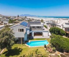 House for sale in Van Riebeeckstrand