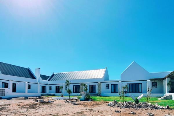 Small holding in Jacobsbaai with large home

The small holdings in Jacobsbaai are ...