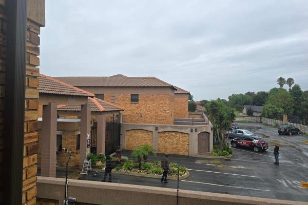 Discover comfort and convenience in this stylish first-floor apartment located in the sought-after suburb of Ravenswood, Boksburg. ...