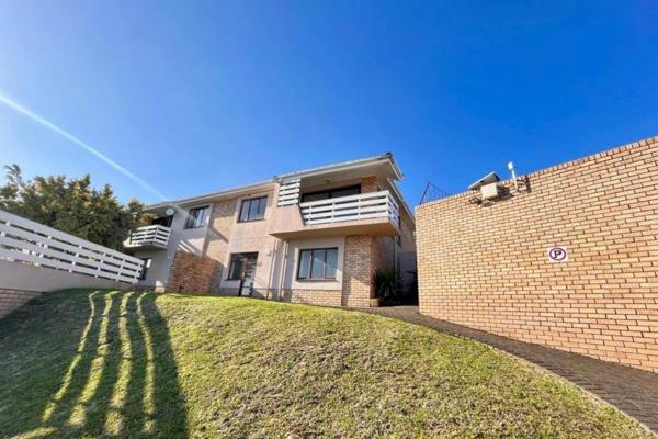 Nestled in the sought-after area of Beacon Bay, this delightful townhouse situated in a very secure complex offers the perfect blend of ...