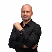Agent profile for Arnold Van Zyl