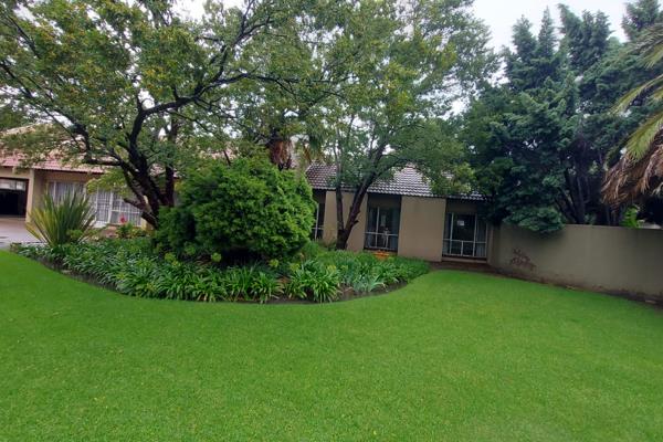 Spacious, comfortable 4 bedroom house with double garage and pool, in Trichardt.
Pre paid electricity.
Alarm system for tenant&#39;s ...