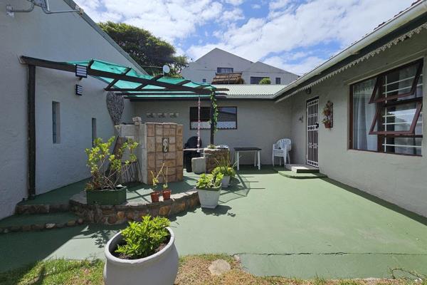 Welcome to this cozy and inviting home, perfectly nestled in a quiet cul-de-sac in the peaceful suburb of Aston Bay, Jeffreys Bay. ...