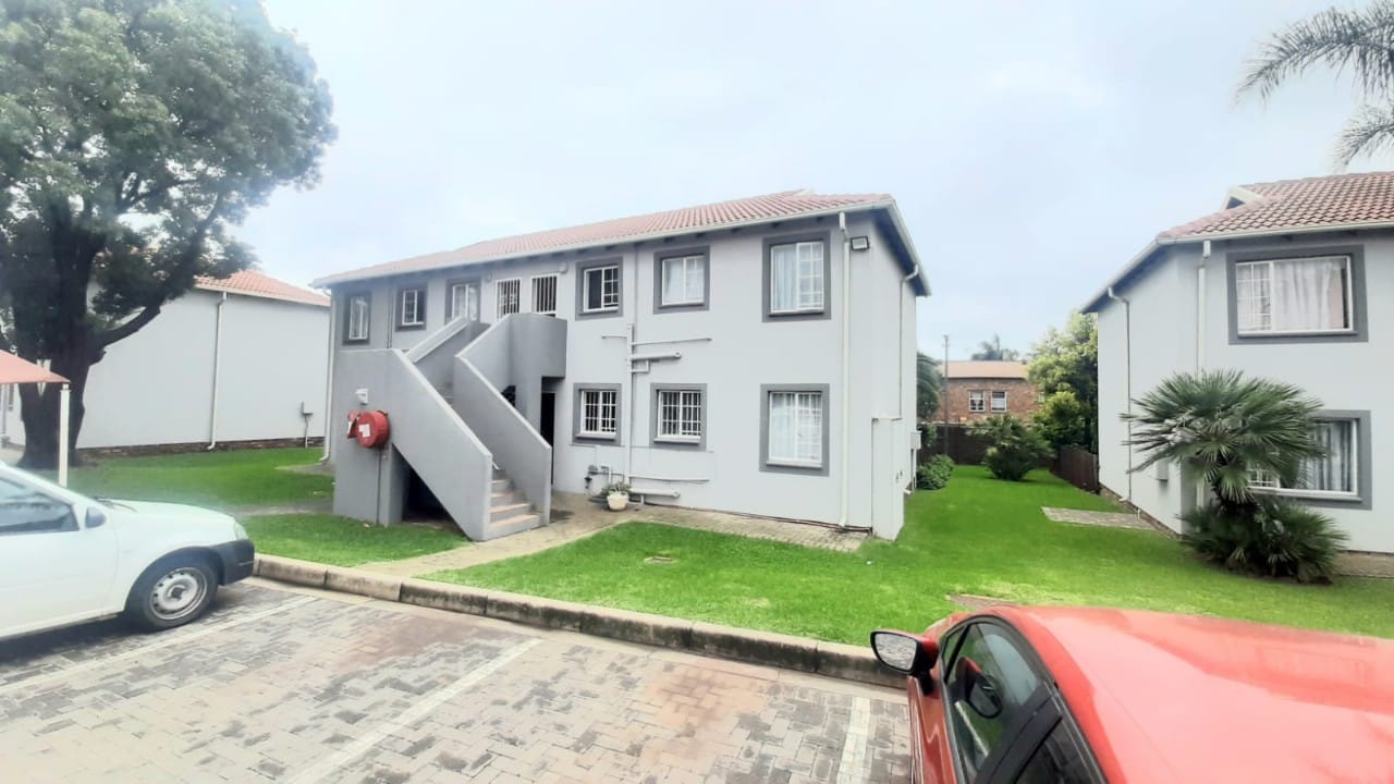 2 Bedroom Townhouse for sale in Glen Marais - 3 Dann Road - P24-116178627