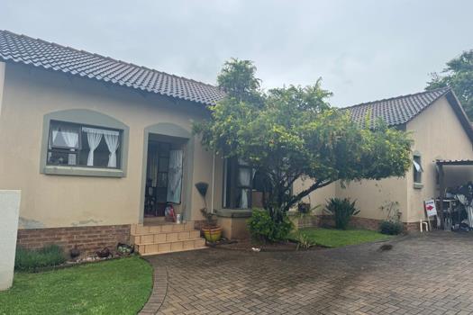 3 Bedroom Townhouse for sale in Nelspruit Ext 37