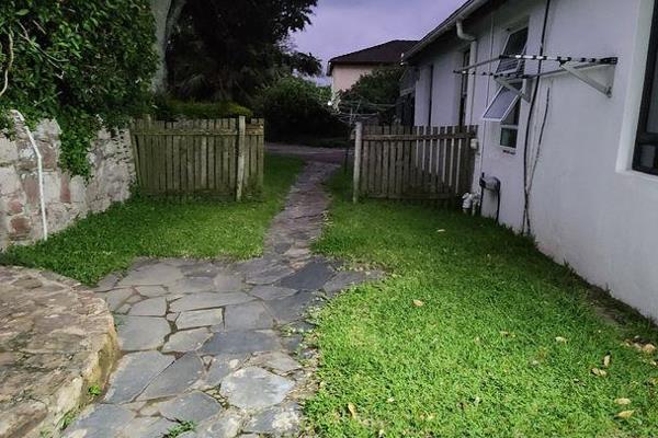 This property is located in Northcliffe Avenue, 0.58 km away from Village Markert shopping Centre, and a km away from Westville Mall. ...