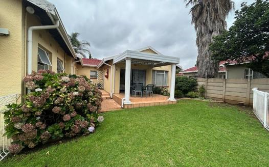 4 Bedroom House for sale in Freeway Park