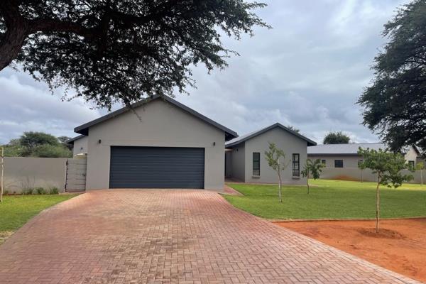 This stunning family home is located on the Kalahari Golf Estate!
It offers five bedrooms, five bathroom and a study!
As you enter the ...