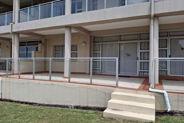 This neat, ground floor single bedroomed apartment is in a sought after area and within walking distance to the Uvongo main swimming ...