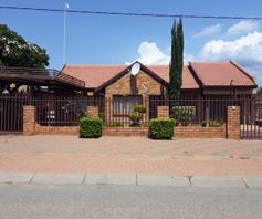 House for sale in Mahwelereng Zone A