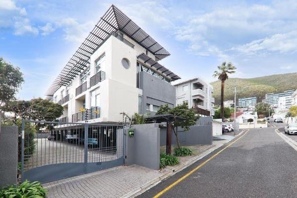 Luxurious 2-Bedroom Fully Furnished optional Apartment in Prime Sea Point Location – ...