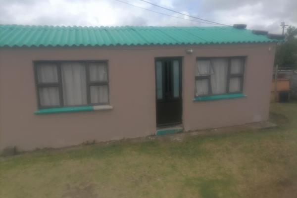 NEWLY RENOVATED AND BEST LOCATION NU 13 MDANTSANE

This newly renovated 4rooms in in a good location in Nu 13 is a must see as it is ...