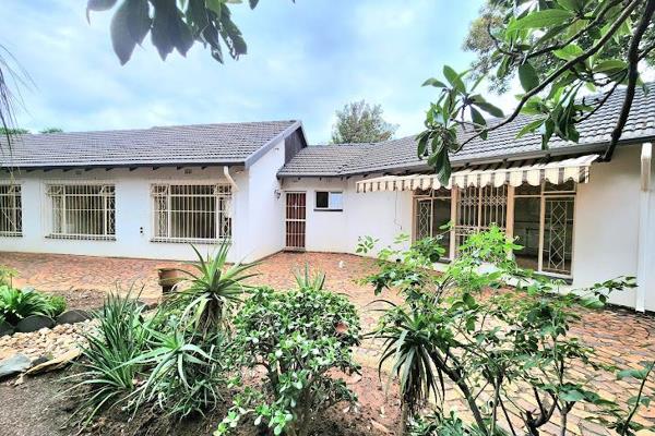 In the heart of Farrarmere, Benoni you will find this solid structure, that will be your forever home - all she needs is some minor ...