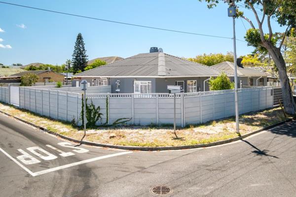 Delightful 2 bedroom home with garden space and double garage, dreams do come true! 

Children can play here, plus the patio awaits ...