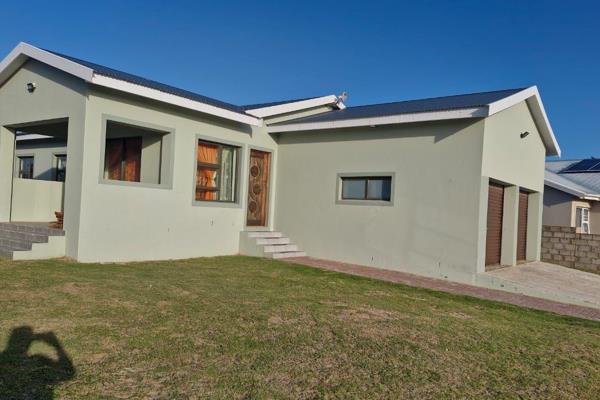 Beautiful located in the popular and secure Fountain Estate Jeffreys Bay.

Offering a Spacious Open plan lounge, dining room, Eating ...