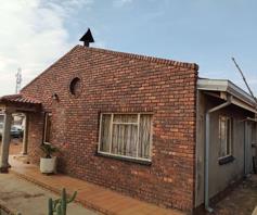 House for sale in Etwatwa