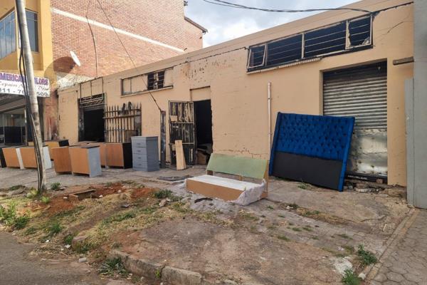 Build your workshop/business/student accommodation on this vacant land available in the Roodepoort CBD,
Centrally located in a sought ...