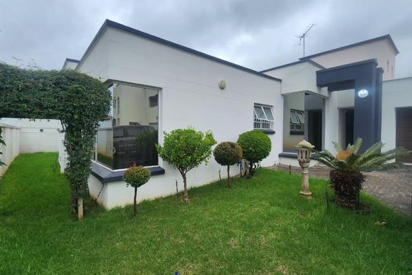 Entranced 

TV Room

Lounge with air-con and built in bar

Dining room to Open Plan Kitchen with a breakfast nook, 4 plate glass ...