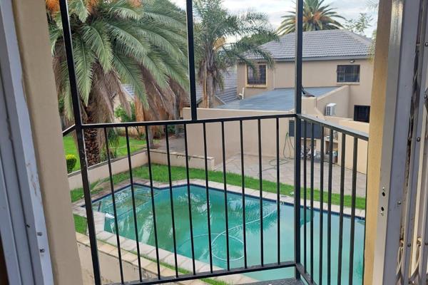 This garden cottage is now available to let. Situated in the quite street of Rooihuiskraal, you are welcomed with open plan living ...