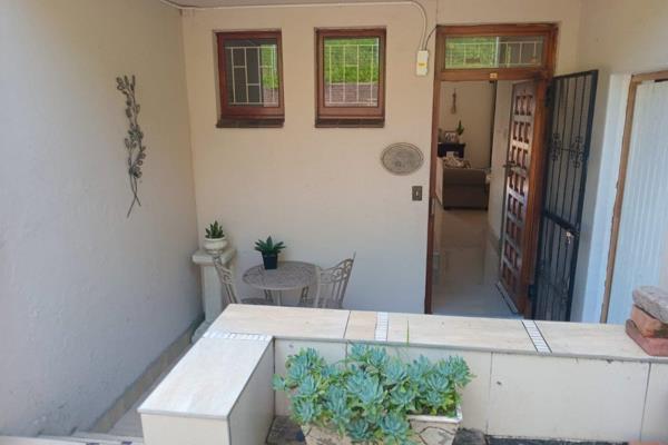 A 3 bedroomed house in a small and secure complex. It boasts a large dining area which ...