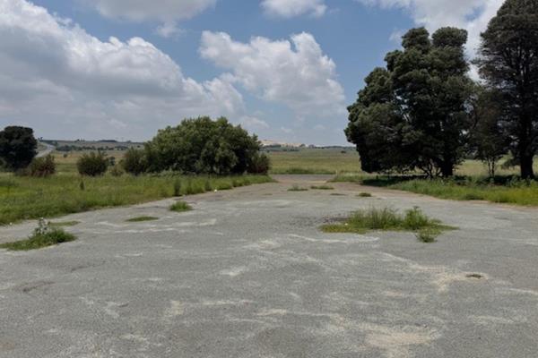 Prime 2.3-Hectare Business Opportunity – R2,495,000 (VAT Included!)
Seize this ...