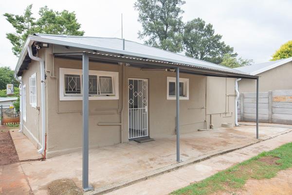 Exclusive to Howell Properties!

Newly renovated 2-bedroom house to rent in Rensburg Upper!

2 Bedrooms
2 Bathrooms
Living ...