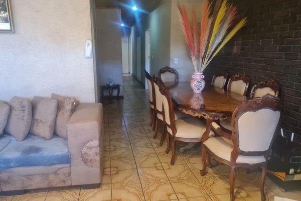 This 3 bedroom house is situated in Eldorado Park.

Very neat with 2 bathrooms - ...