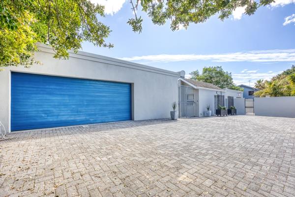 AVAILABLE 1 APRIL 2025 

This newly renovated and incredibly spacious house is nestled in a prime location. Open plan dining area, TV ...