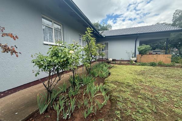 Neatly maintained 3 bedroom house nestled away in the serene side of Vanderbijlpark SE1. Ideal family home, perfect for first time home ...