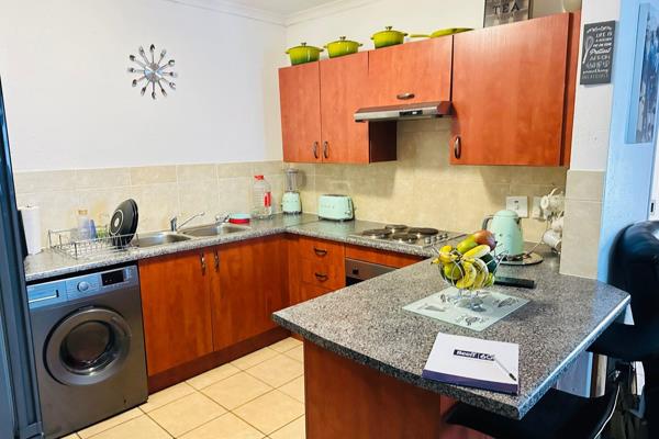 Experience the ultimate in comfort and convenience in this beatifully appointed 2 bedroom flat
2 Spacious bedrooms
Spacious kitchen ...