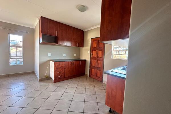 3 bedroom house to let in the Orchards
R6500 rent
R6500 deposit
R1500 admin fee

The property consist of the following

3 bedroom fully ...