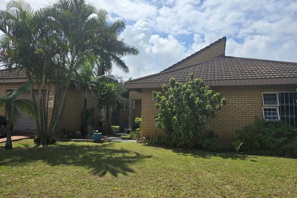 This beautiful facebrick home in Birdswood is for sale.
The home consists of 3 bedrooms, 2 bathrooms and open plan lounge, kitchen and ...