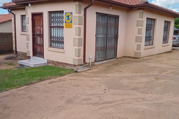 EXCLUSIVE MANDATE

This House is Located in Olievenhoutbosch
 IT offers the following 
.3 bedrooms 
.Bathroom and Separate ...