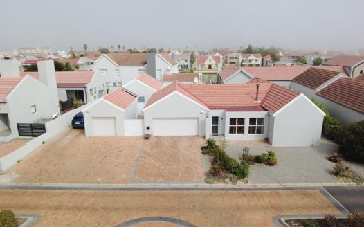 5 Bedroom House for sale in Port Owen