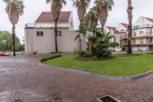 Modern Comfort &amp; Secure Living in Halfway Gardens

Nestled in the heart of Halfway Gardens, Midrand, this 151m&#178; ground-floor ...