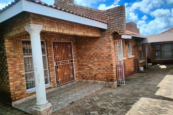 Prime location! Walking distance to Ford Motor Company and Tshwane Regional mall.

This beautiful house offers 3 bedrooms with built-in ...