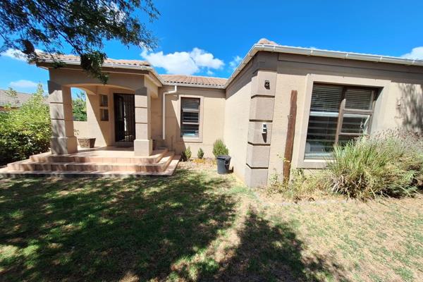 Spacious &amp; Secure 4-Bedroom Family Home for Rent in Uitzicht – R23,000 per Month 

Nestled in the heart of Uitzicht, this ...