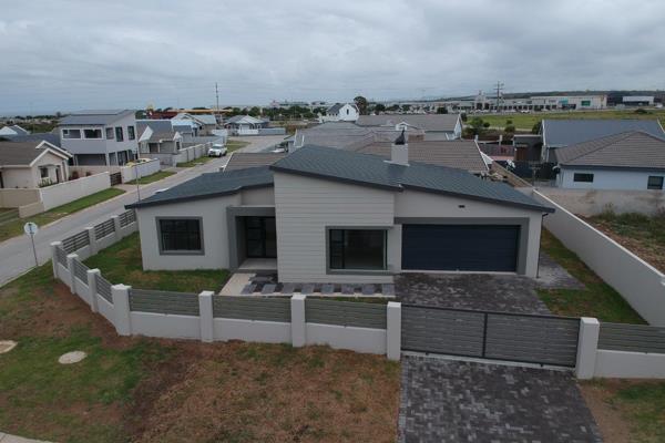 This newly constructed 170 m&#178; residence is situated on a corner stand in Fountains Estate and is the epitome of fine craftmanship ...