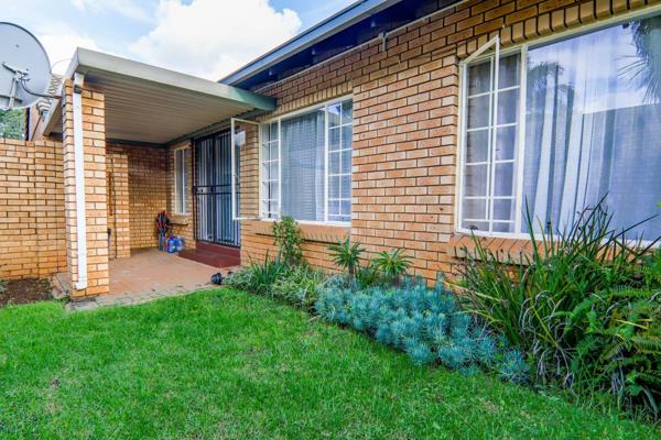 Well located 2 bedroom townhouse close to schools, shopping centres, and access routes in the Eldoraigne area!

Exclusively marketed ...