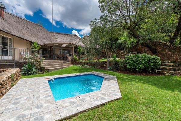 Set a vast double stand in the heart of Glenvista, I welcome you.
With its awe inspiring double volume throughout the home, a sense of space, air and light are in abundance.
Open plan modern living areas flow seamlessly onto a ...