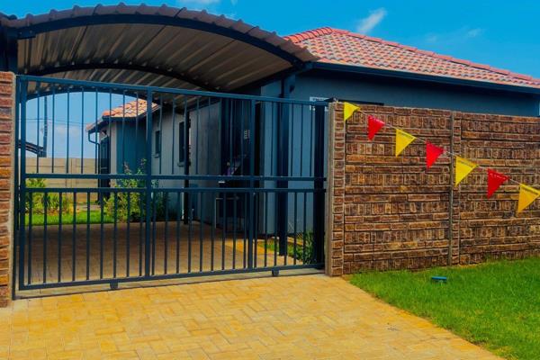 Ideal family home in the heart of Protea, Soweto, at an affordable price. This beautiful 3-bedroom residence offers a safe and ...