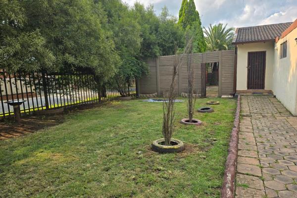 Investment Opportunity: 4-Bedroom Home with 2 Bachelor Flats in Secunda!
Great Potential for Investors or Renovators!
Looking for a ...