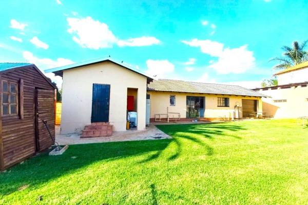 •	Location, Location, Location!
Nestled in a sought-after suburb near Carnival Mall, Carnival City Casino, Makro Retail Center, major ...