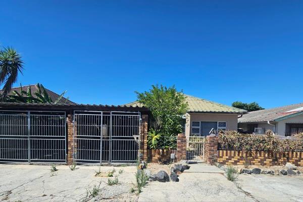 3 Bedroom House with a Granny Flat 

Welcome to your dream home in Klipklop, Parow! This spacious and versatile property offers ...