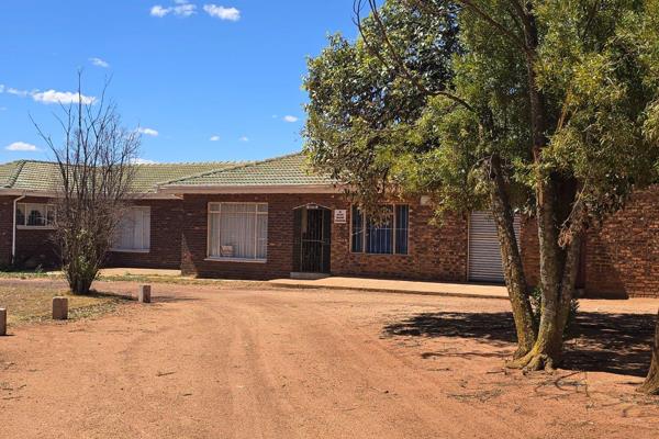 Look at this lovely property - convenient to both Krugersdorp and Randfontein with ...