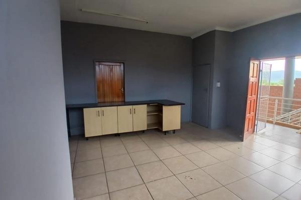 Looking for a cozy and convenient place to call home? This modern 1-bedroom apartment in Aloe Ridge West, Burgersfort, is perfect for a ...