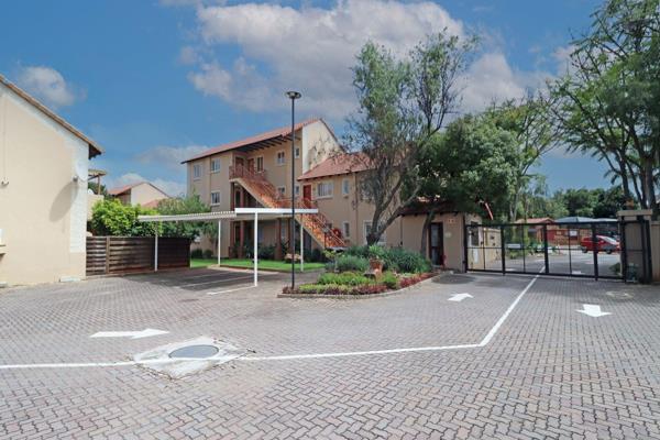 Two Bedroom First Floor Apartment
Secure Estate
Swimming Pool in Complex
Carports
Balcony

Located close to Centurion Gautrain ...