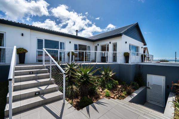 ??? Discover your dream home! This stunning residence boasts exceptional finishes and is just a short walk from Kelly&#39;s Beach. ...